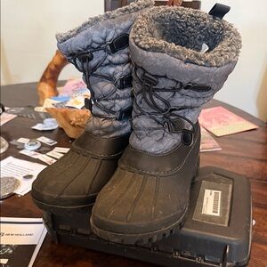 Women's Quilted Winter Boots - Black and Gray